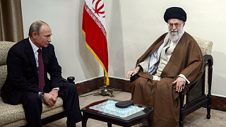Путину В.В в Иране устроили выставку ковров.